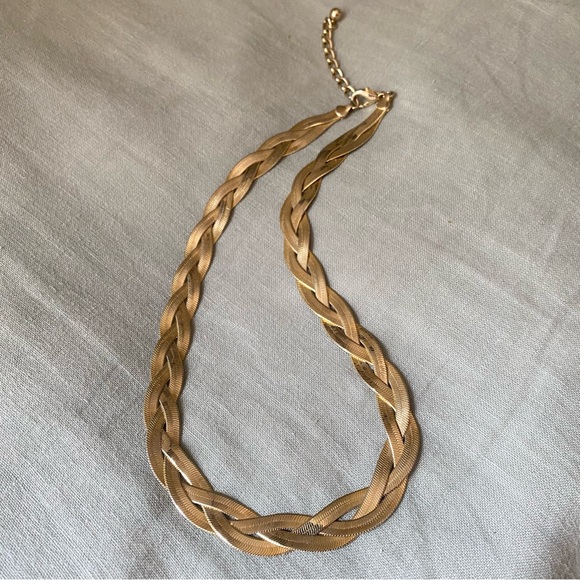 Jewelry - Vintage Gold tone braided necklace